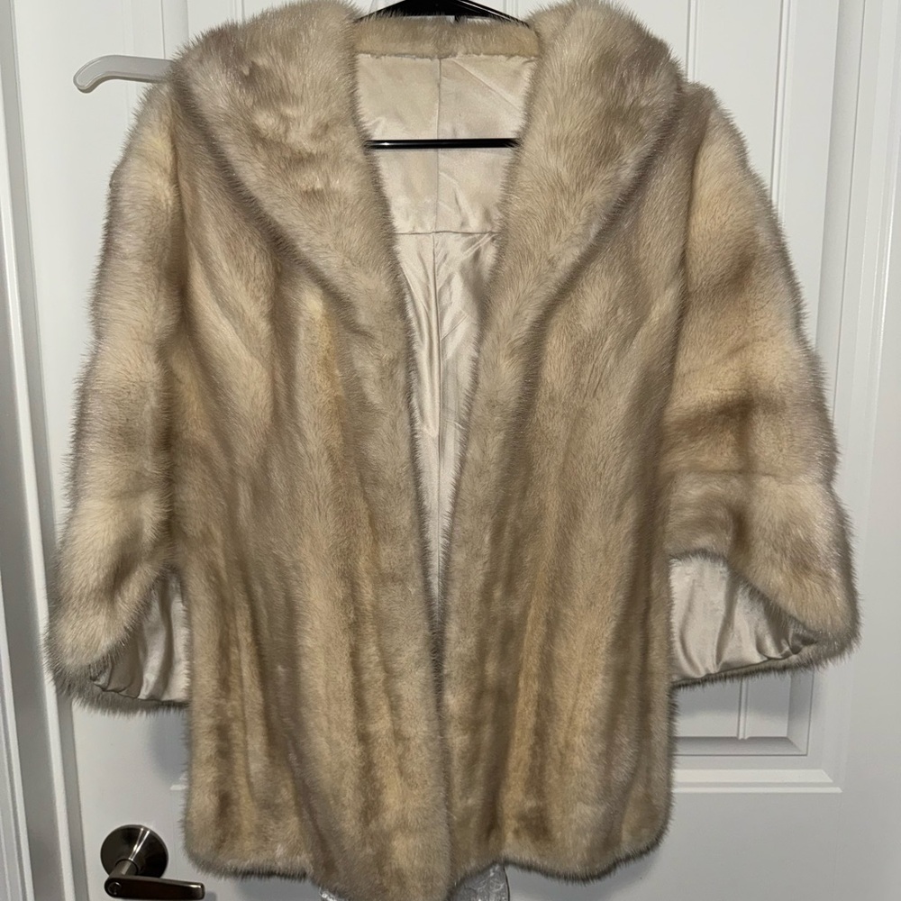 Elegant Cream Fur Stoll